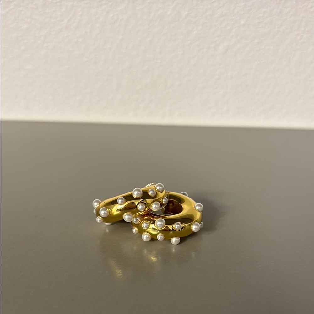 Elegant Gold Pearl-Studded Earrings